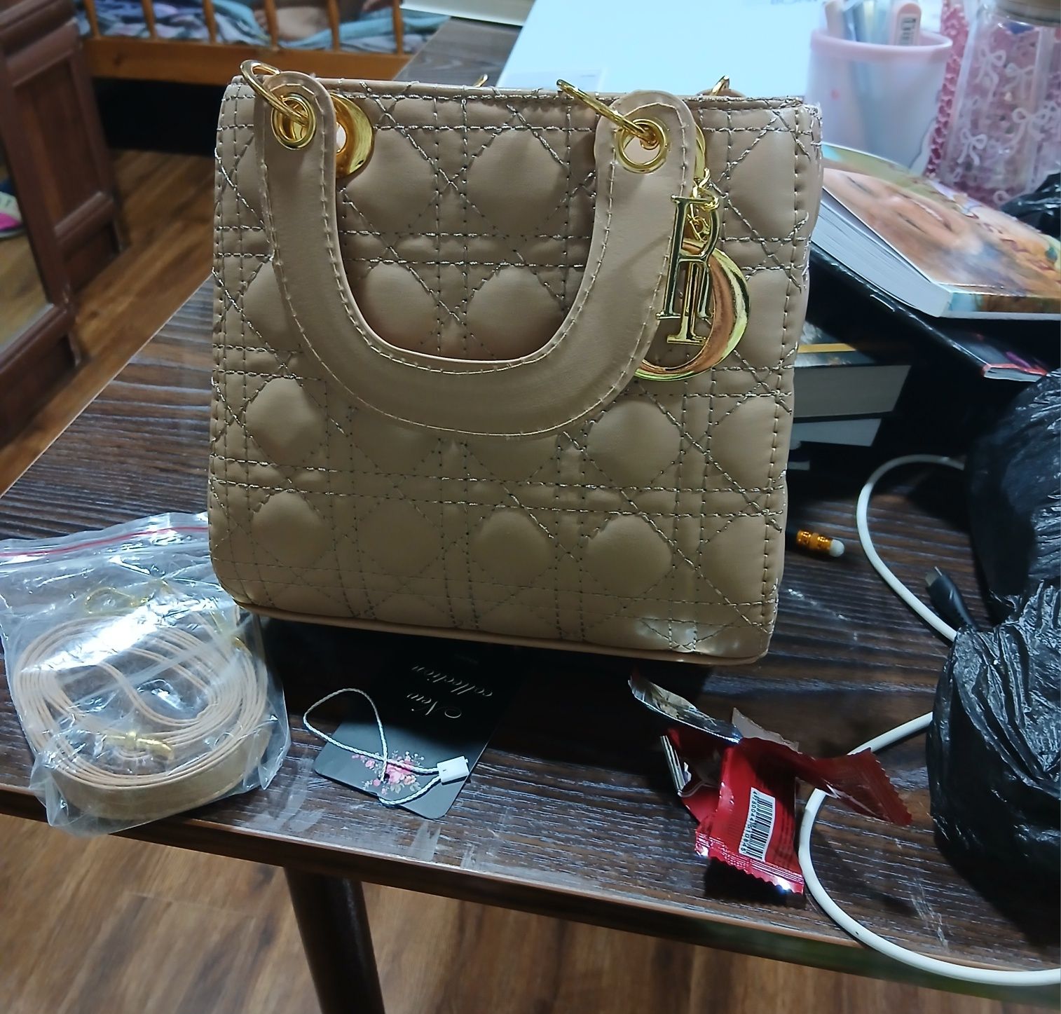 Dior sumka holati yangi ishlatilmagan