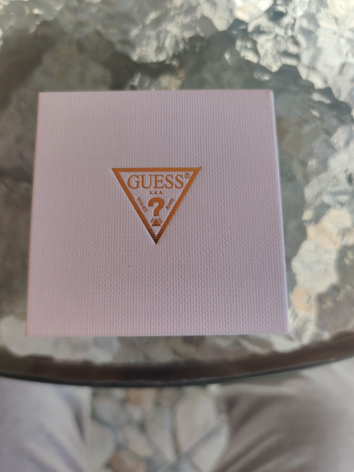 Часовник guess Нов