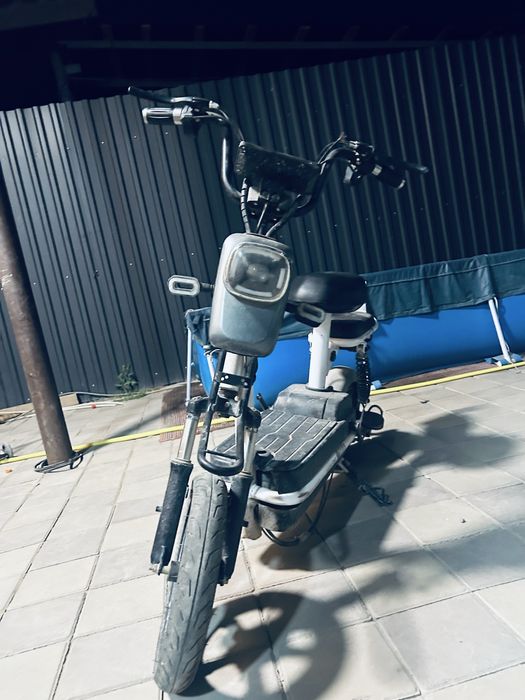 Скутер сатылады.