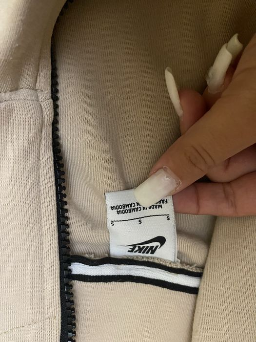 Оригинално горнище на NIKE бежаво