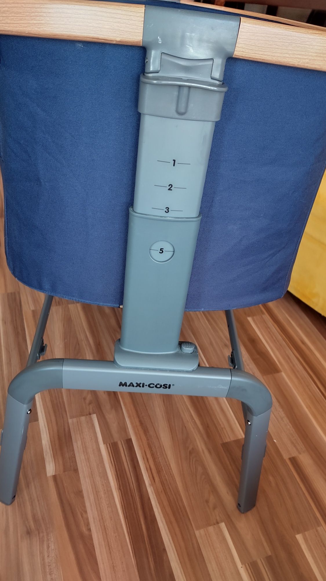 Maxi Cosi Iora бебешко кошче