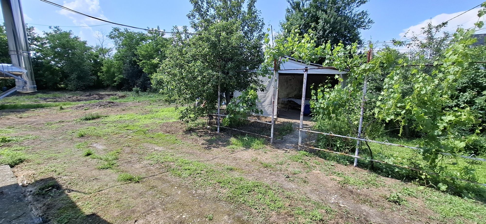 Casa cu teren de vânzare