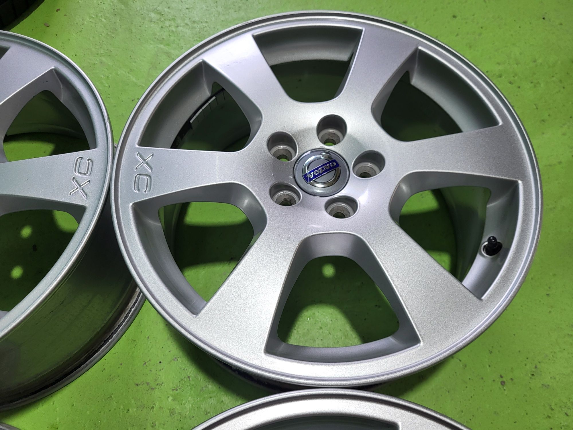17 5x108 Volvo лети джанти 5х108 Волво