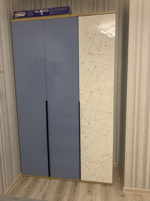 Продам шкаф и тумбу Urban