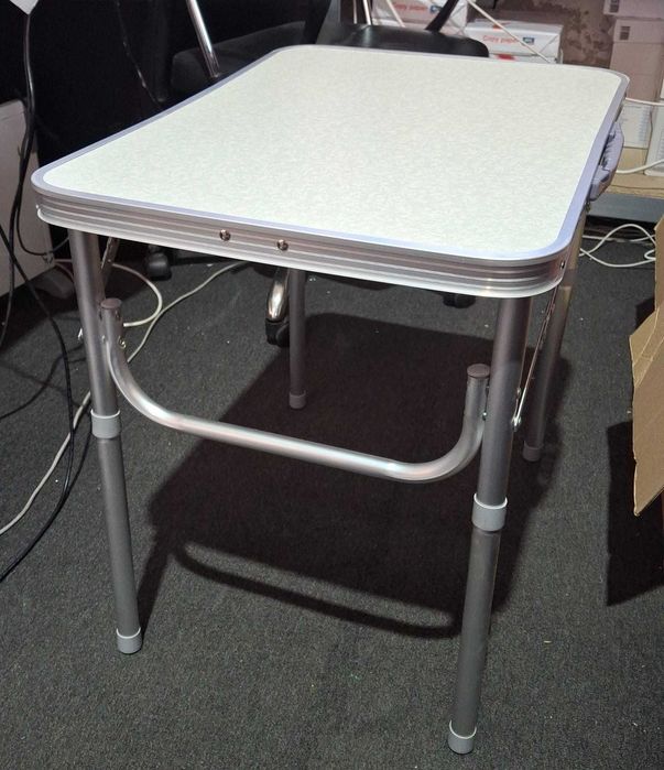 Masa pliabila, 60x45x56 cm, aluminiu, usoara, alb si argintiu