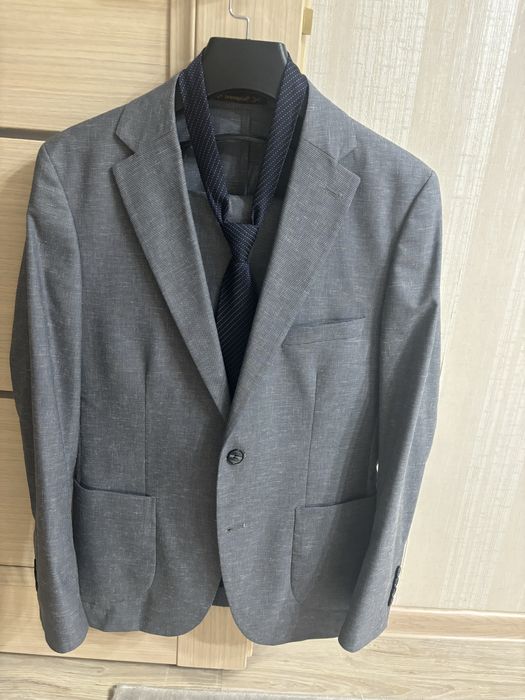 Костюм серый мужской