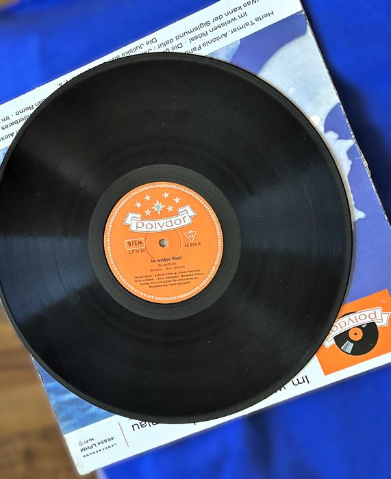 disc vinil produs de Polydor cu titlul "Im weißen Rössl/Maske in Blau