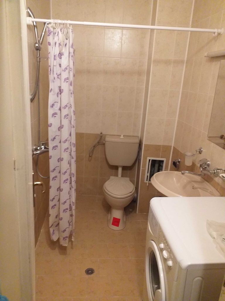Дава се под наем Едностаен апартамент в Пловдив, Център - 25 кв.м за 204 € - Снимка #5