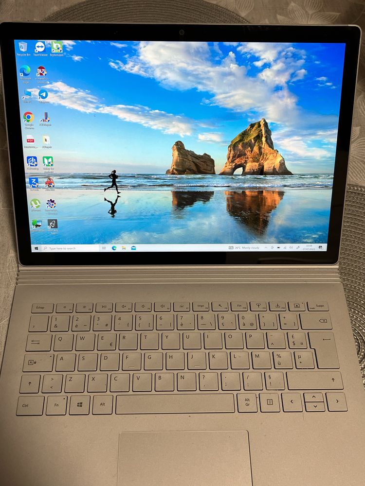 Surface Book 2 , i5, 8gb ram