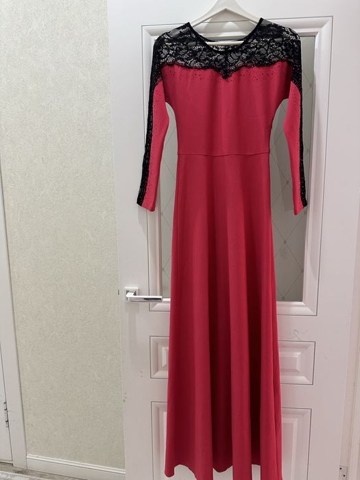 Длинное вечернее платье с кружевом, размер M