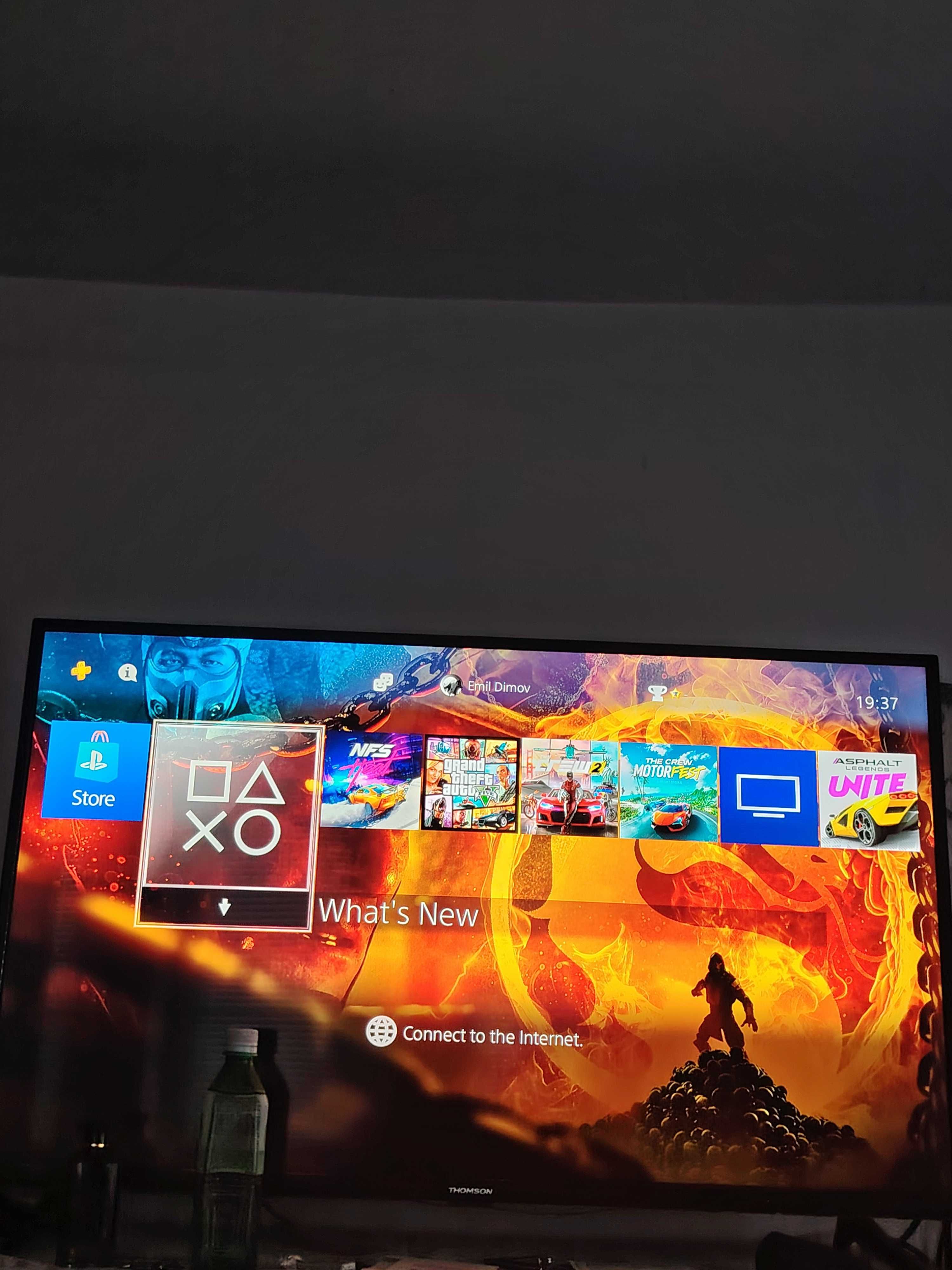 Ps4 pro 1TB   има няколко игри на конзолата и на диск