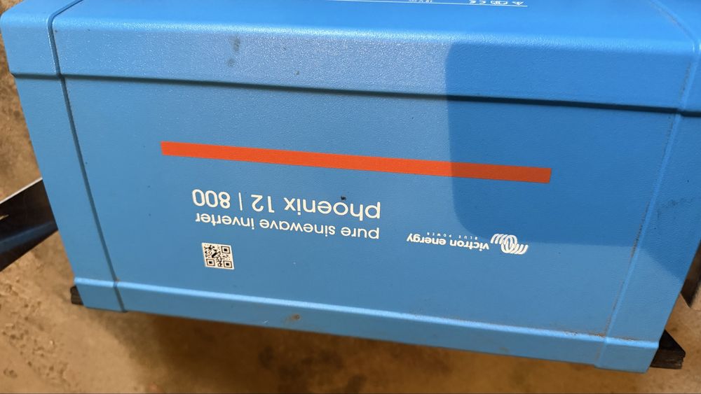 Invertor Victron 12/800 plus dispozitiv inteligent cuplare Baterie
