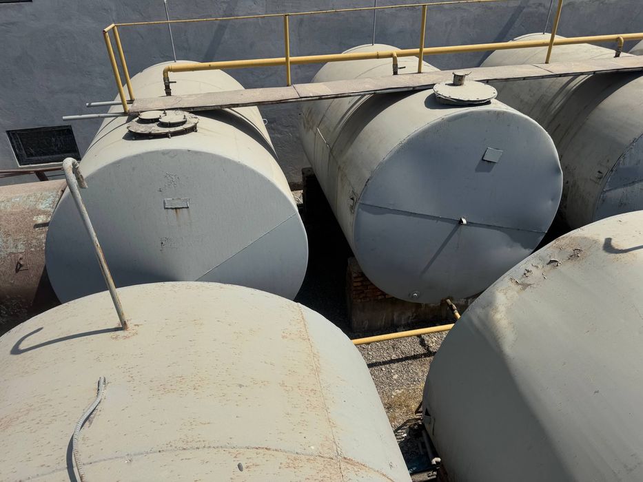 Емкость Цистерна 25кублик  сотилади