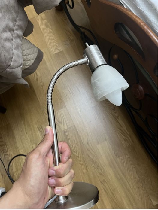 Продам наслольную лампу