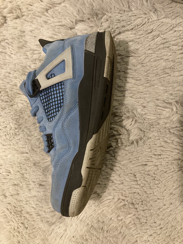 Jordan 4 University Blue – перфектно състояние 39-ти размер
