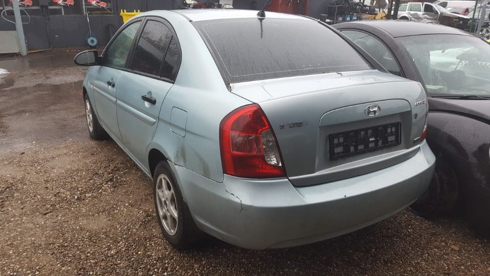 Dezmembrez Hyundai Accent 1.5 benzina an 2008 cod motor D4FA