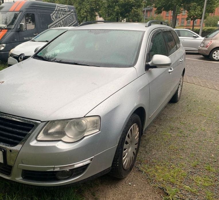 Bara fata la7w grila emblema tragar radiator passat b6 BMP CBBB CBAB