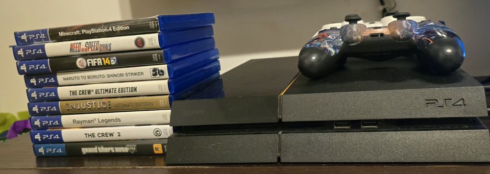 PlayStation 4 cu 2 controlere