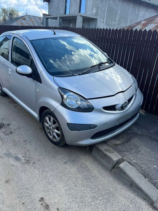 Dezmembrez toyota Aygo 2009 motor 1.0 benzina
