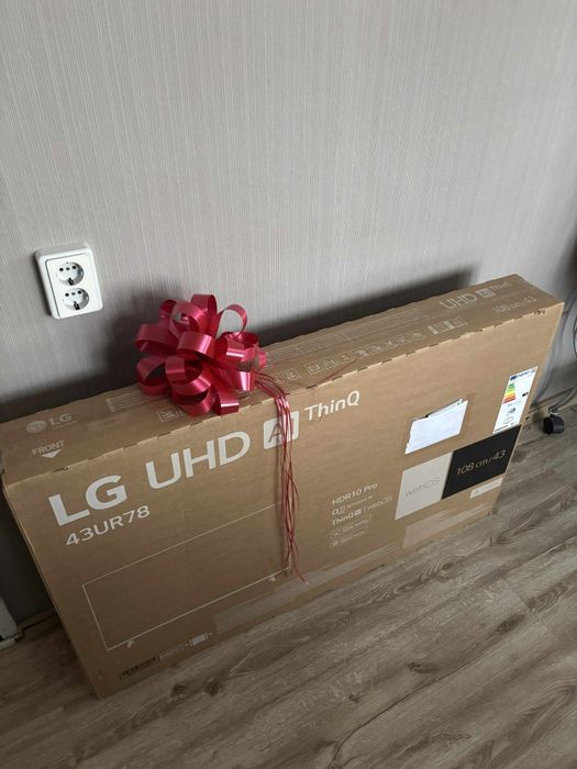 Телевизор LG43UR78
