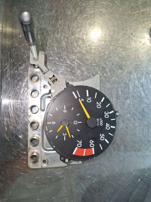 Тахометр на mercedes w201(190e)