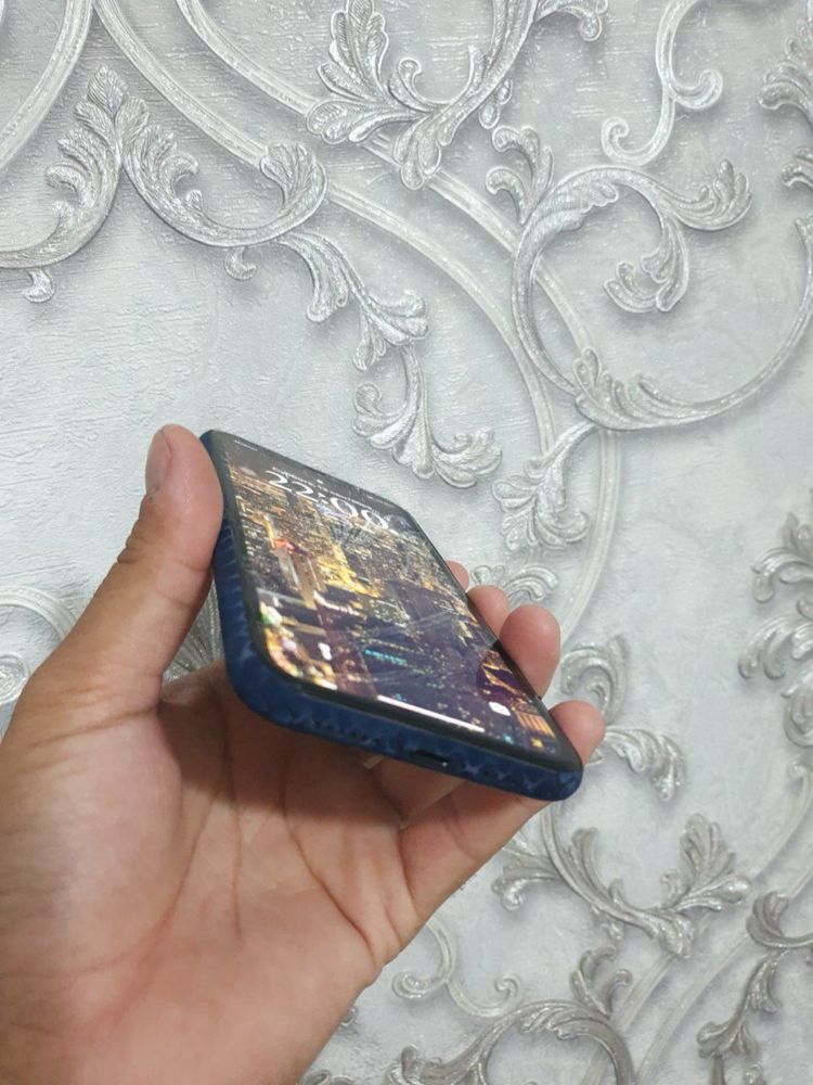 ..iPhone 11 ……..