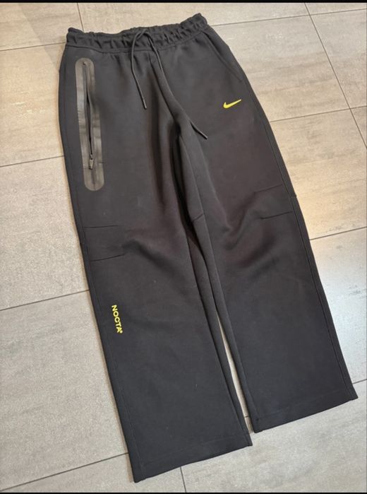 Vand pantaloni Nike Nocta