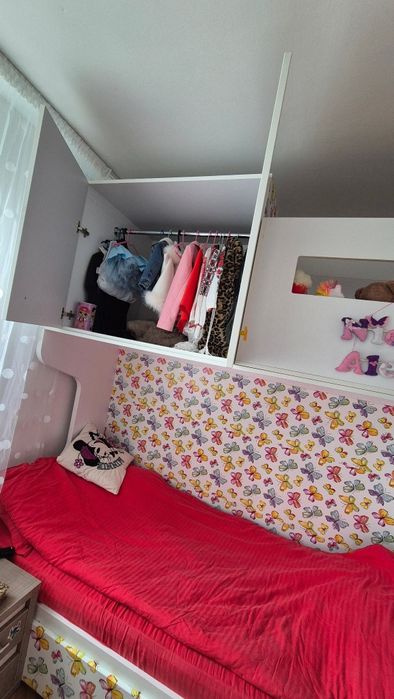 Mobila dormitror copii in stare foarte buna
Lungimea totala: 3.50 cm
i