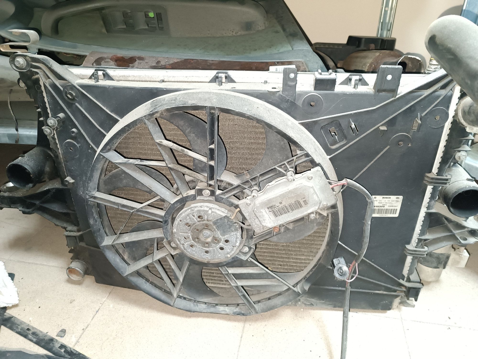 Комплект радиатори с охлаждаща перка за Volvo XC70, 2001g
