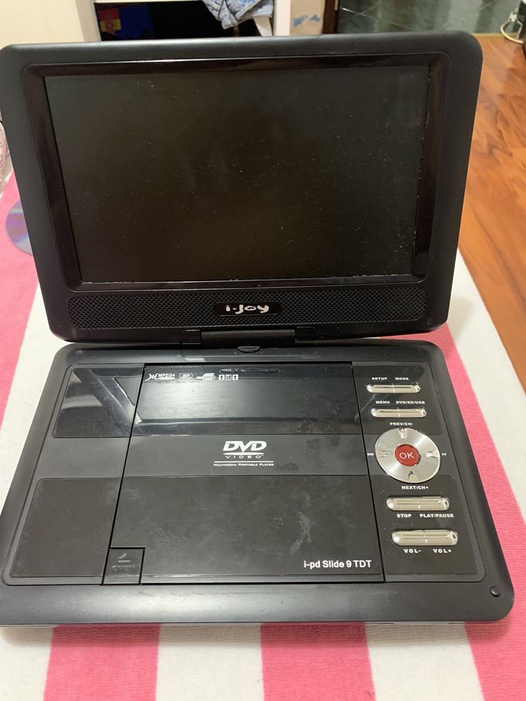 Dvd player portabil citeste orce