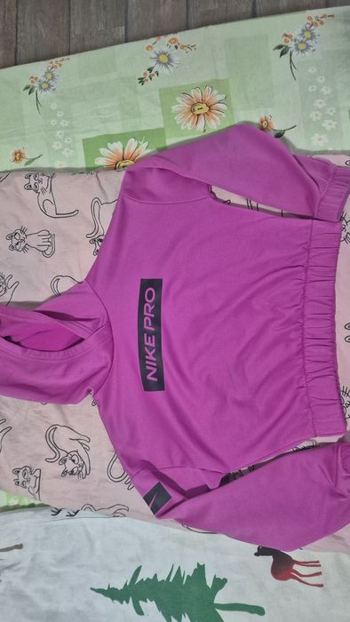 2 броя суитчъри "Nike"