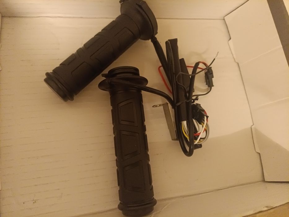 Accesorii moto, voltmetru, suport proiectoare, manșoane incalzite