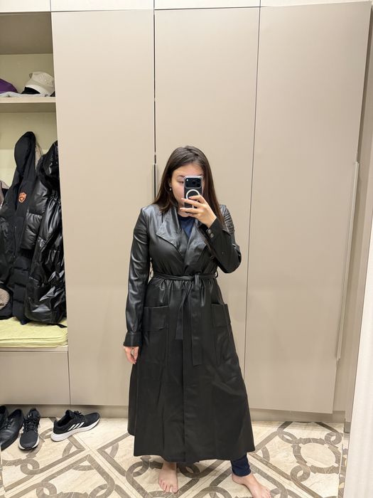 Кожаное черное пальто