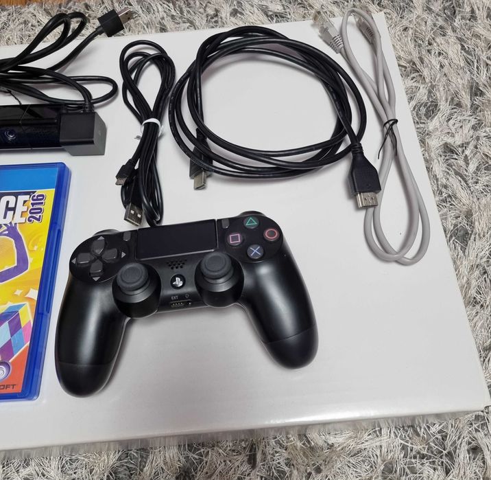 PS4 slim Play Station 500 GB (serie CUH 2216A) + camera Sony V1