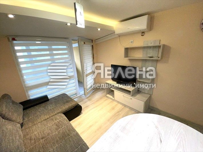 Продава се Двустаен апартамент в Бургас, Възраждане - 50 кв.м за 1360 €/кв.м - Снимка #1