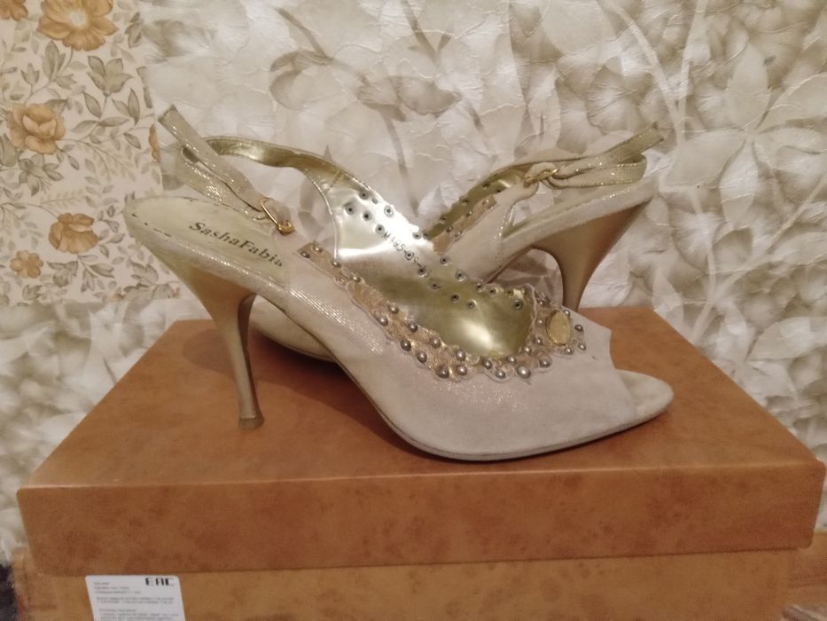 Туфли б/у на каблуках