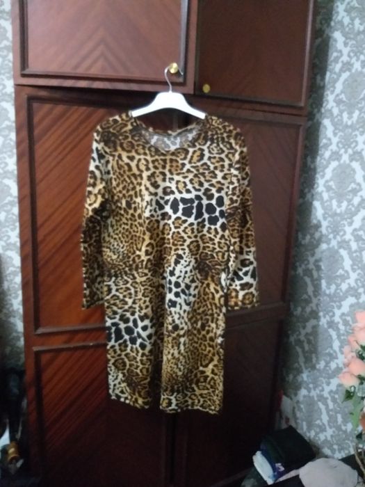 Теплое  как туника  платье ,  черное  туника  на пугвицах  ,  тигровое