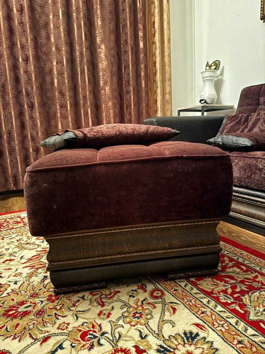 Диван, два кресла, пуфик