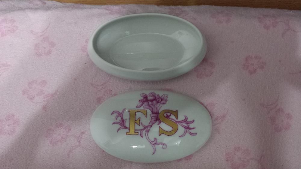 ,,Limoges France"-cutie pentru bijuterii din porțelan, în foiță de aur