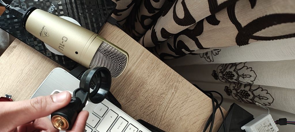 Vând microfon Behringer C-1U USB
