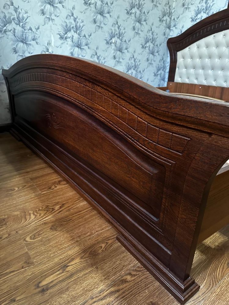 Продам кровать без матраса
