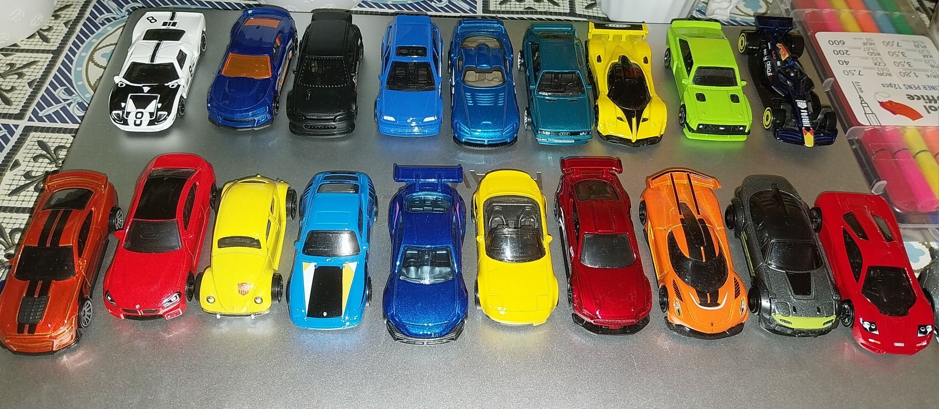 Colecție de mașinuțe HOT WHEELS (57 de mașini)