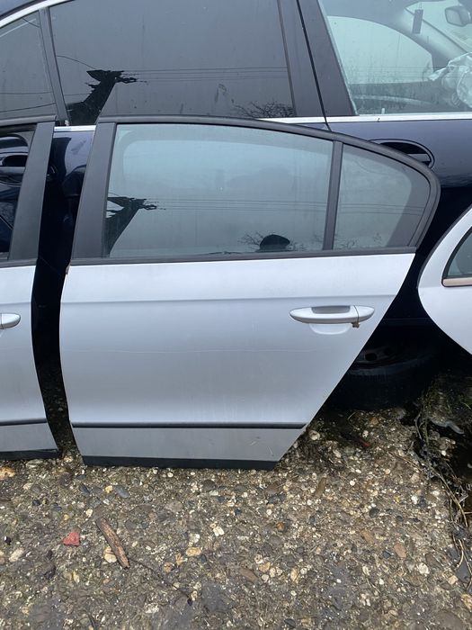 Portiera stanga spate passat b6 2008