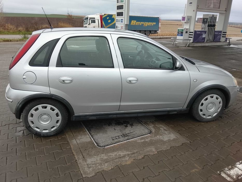 Vând CORSA an 2005