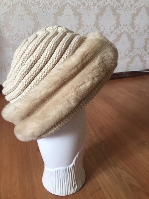 Стильный головной убор, комбинированный