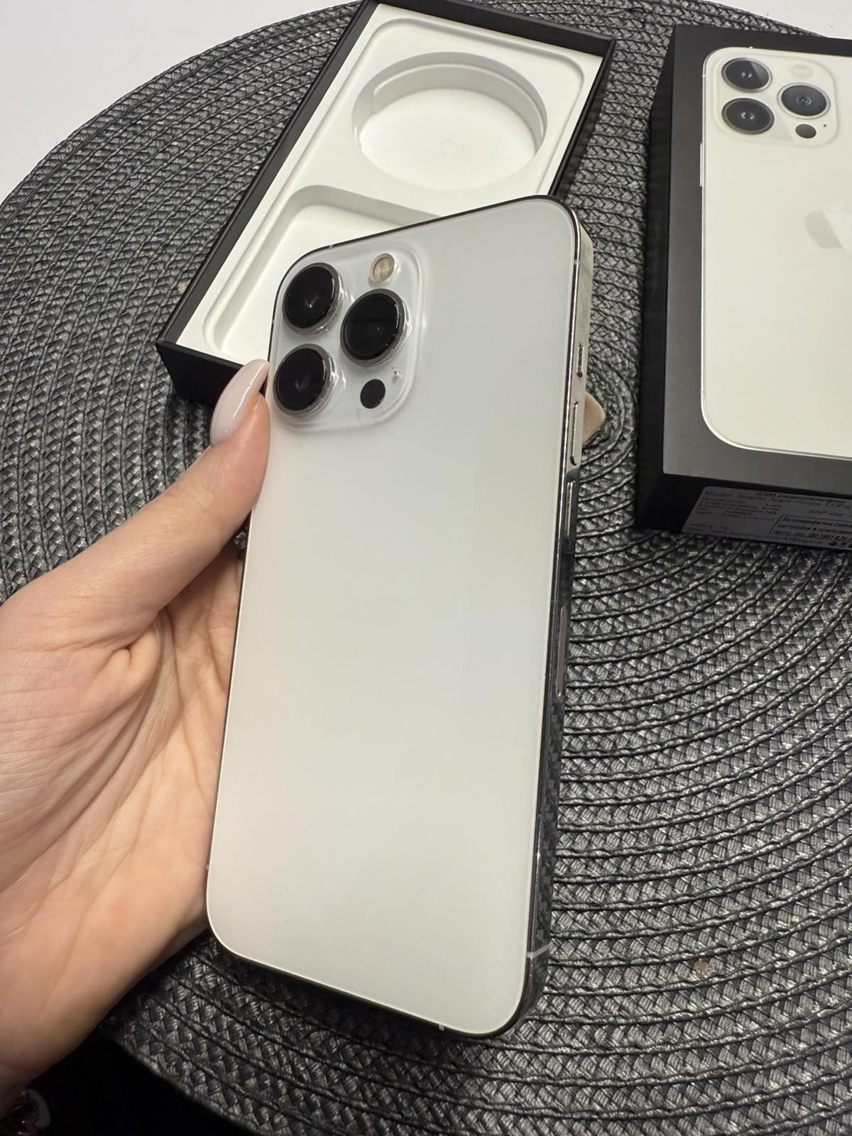 iPhone 13 pro 256 gb.