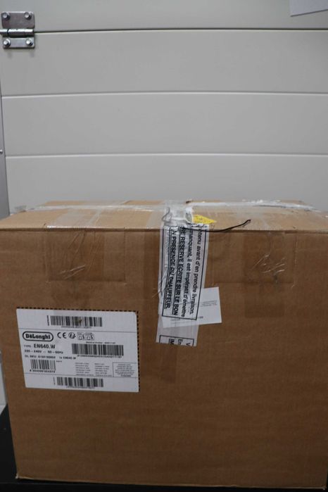 Еспресо кафемашина за капсули Delonghi Nespresso Gran Lattissima EN640