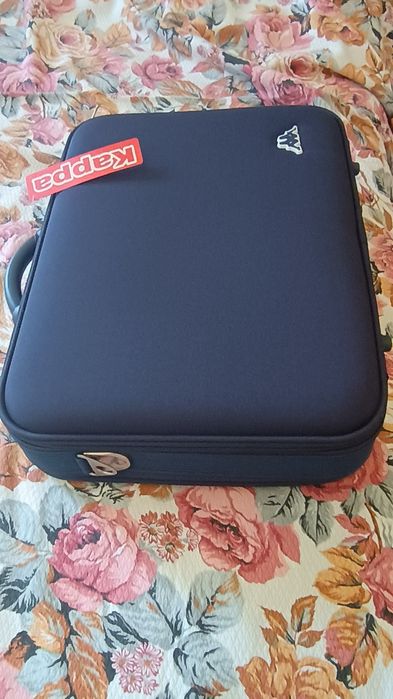 Vând geantă noua mărime medie.