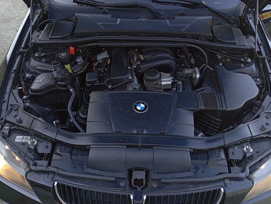 BMW E90  318i  High Executive