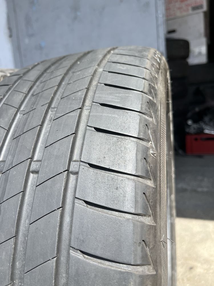 2 бр. летни гуми 225/40/18 Bridgestone DOT 4719 5 mm